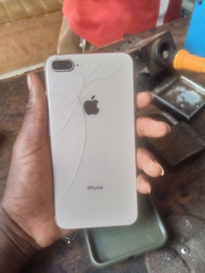 My name is Ayenera Banda chipata eastern province Zambia,
We buy and repair phones our location kapata market.
If abroad we can make a deal for technical tools. Special for phone repairing